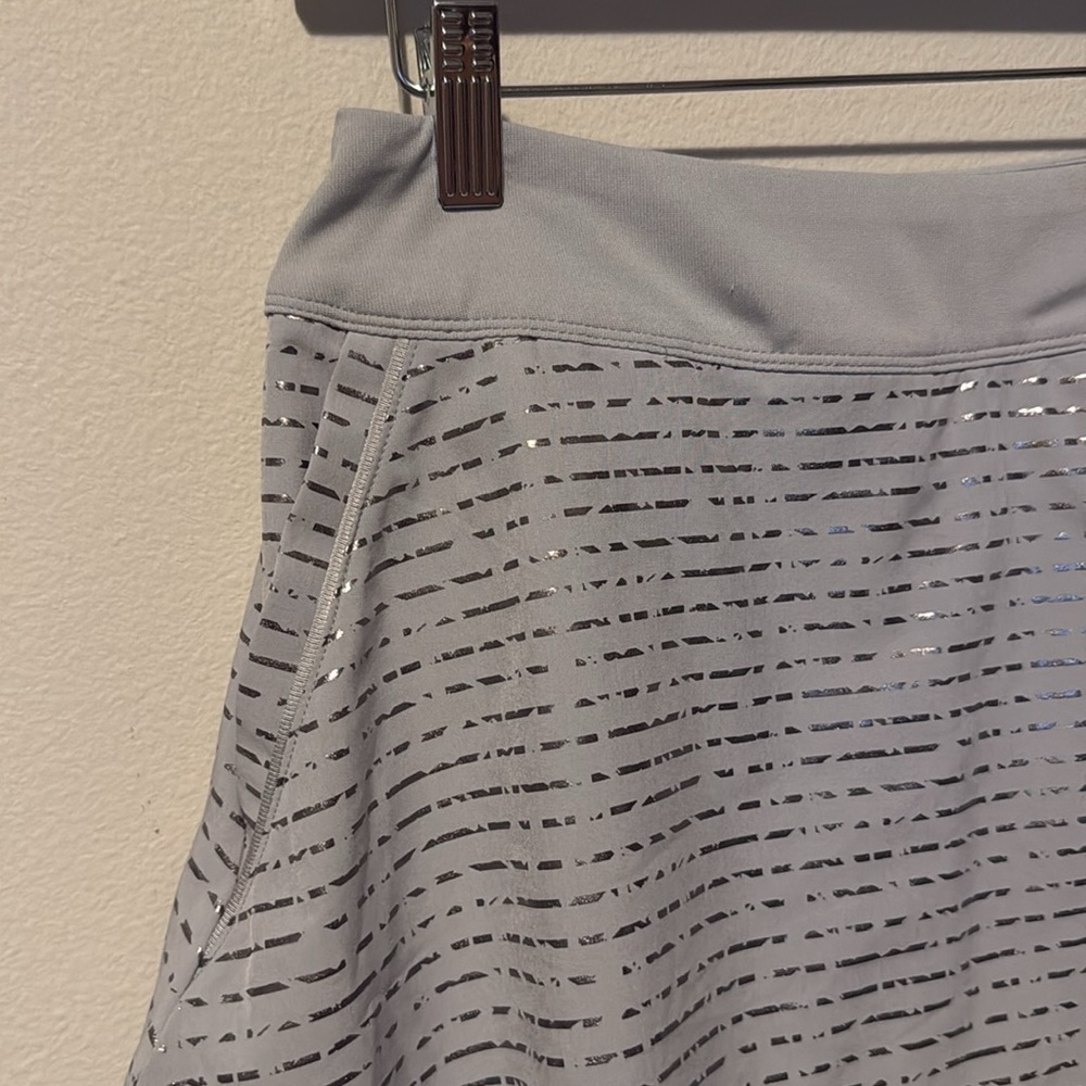 Under Armour Fitted Athletic Skirt Skort Heatgear Grey Small Tennis Golf Pockets - Picture 3 of 9